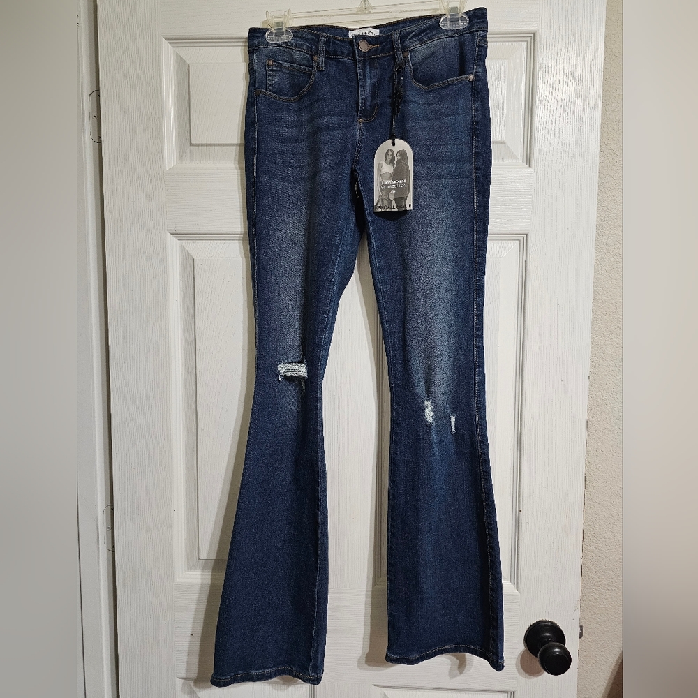 Kendall & Kylie Kurvy Mid-Rise Baby Boot Jean KK21-405MR